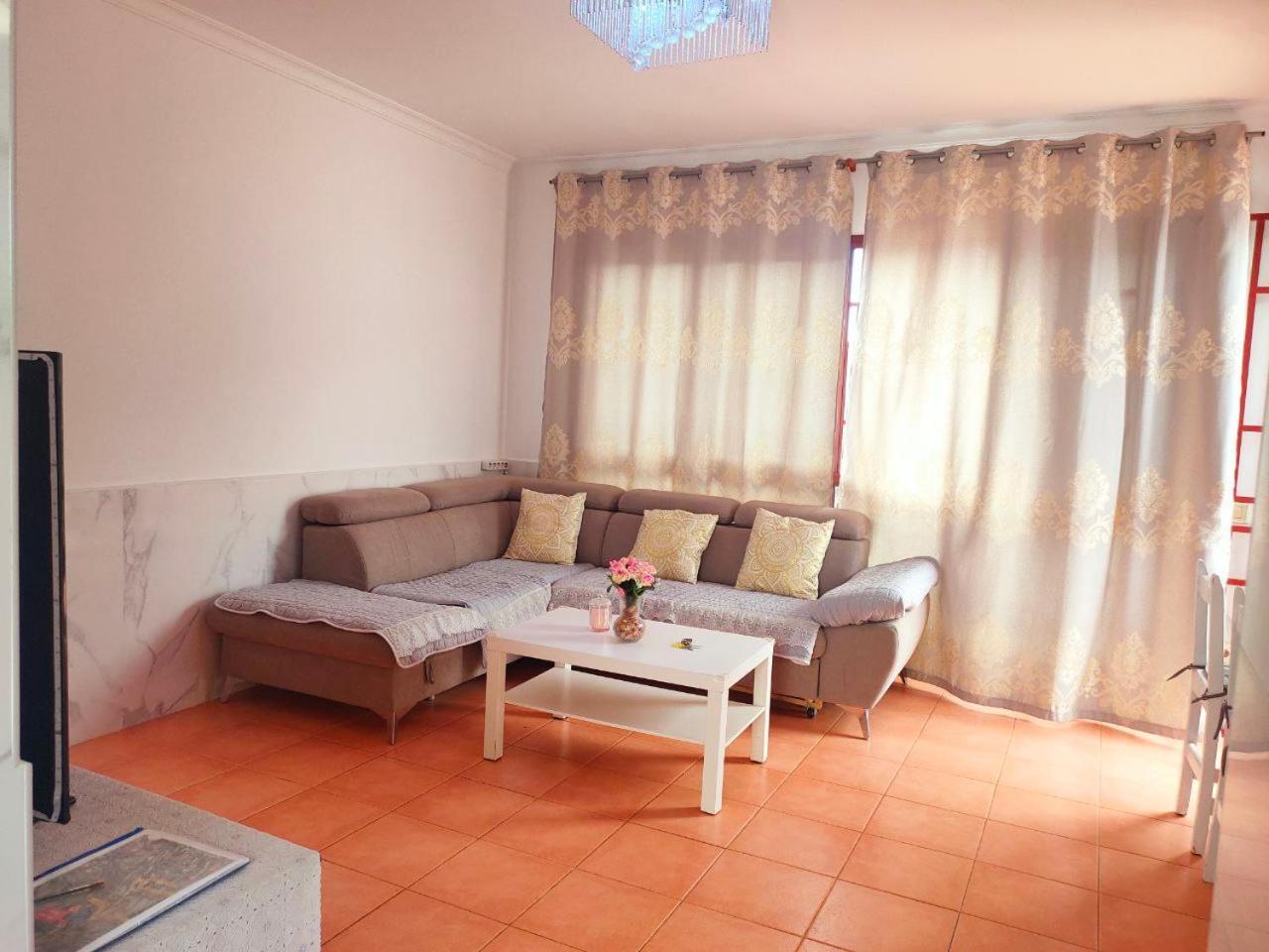 Big Villa Puerto Rico Streetfront With Private Saltwater Jacuzzi Pool, Bbq, Kitchen & 3 Terraces Near Shopping Center プエルトリコ エクステリア 写真