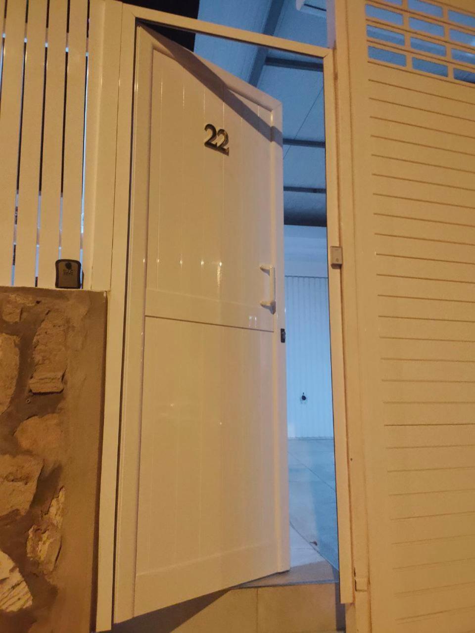 Big Villa Puerto Rico Streetfront With Private Saltwater Jacuzzi Pool, Bbq, Kitchen & 3 Terraces Near Shopping Center プエルトリコ エクステリア 写真
