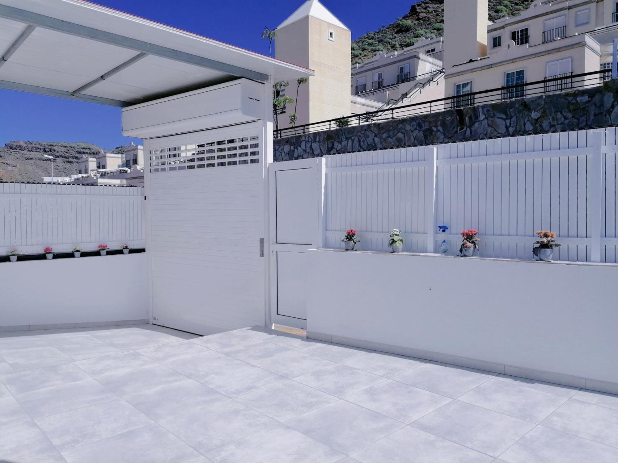 Big Villa Puerto Rico Streetfront With Private Saltwater Jacuzzi Pool, Bbq, Kitchen & 3 Terraces Near Shopping Center プエルトリコ エクステリア 写真