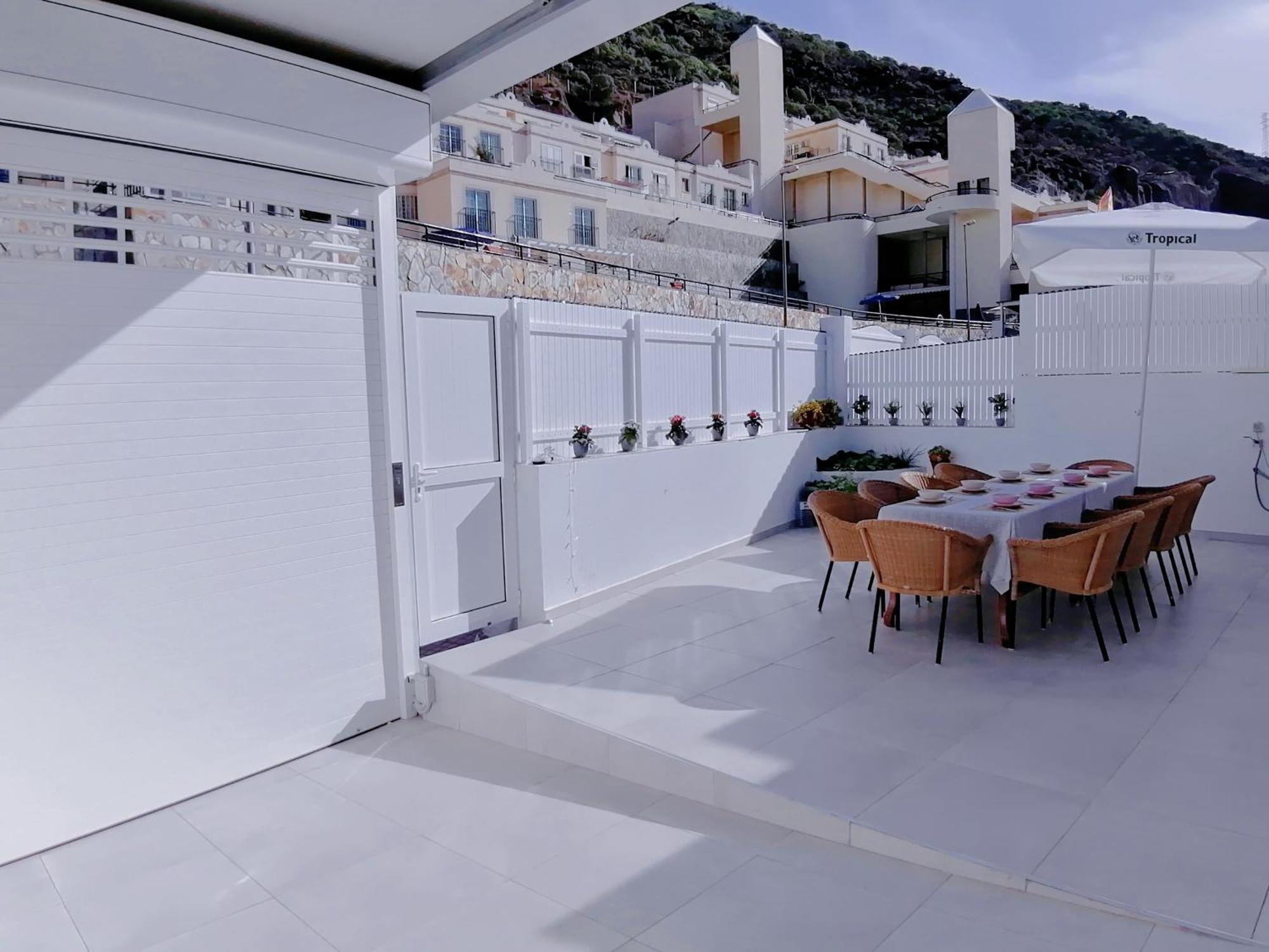 Big Villa Puerto Rico Streetfront With Private Saltwater Jacuzzi Pool, Bbq, Kitchen & 3 Terraces Near Shopping Center プエルトリコ エクステリア 写真