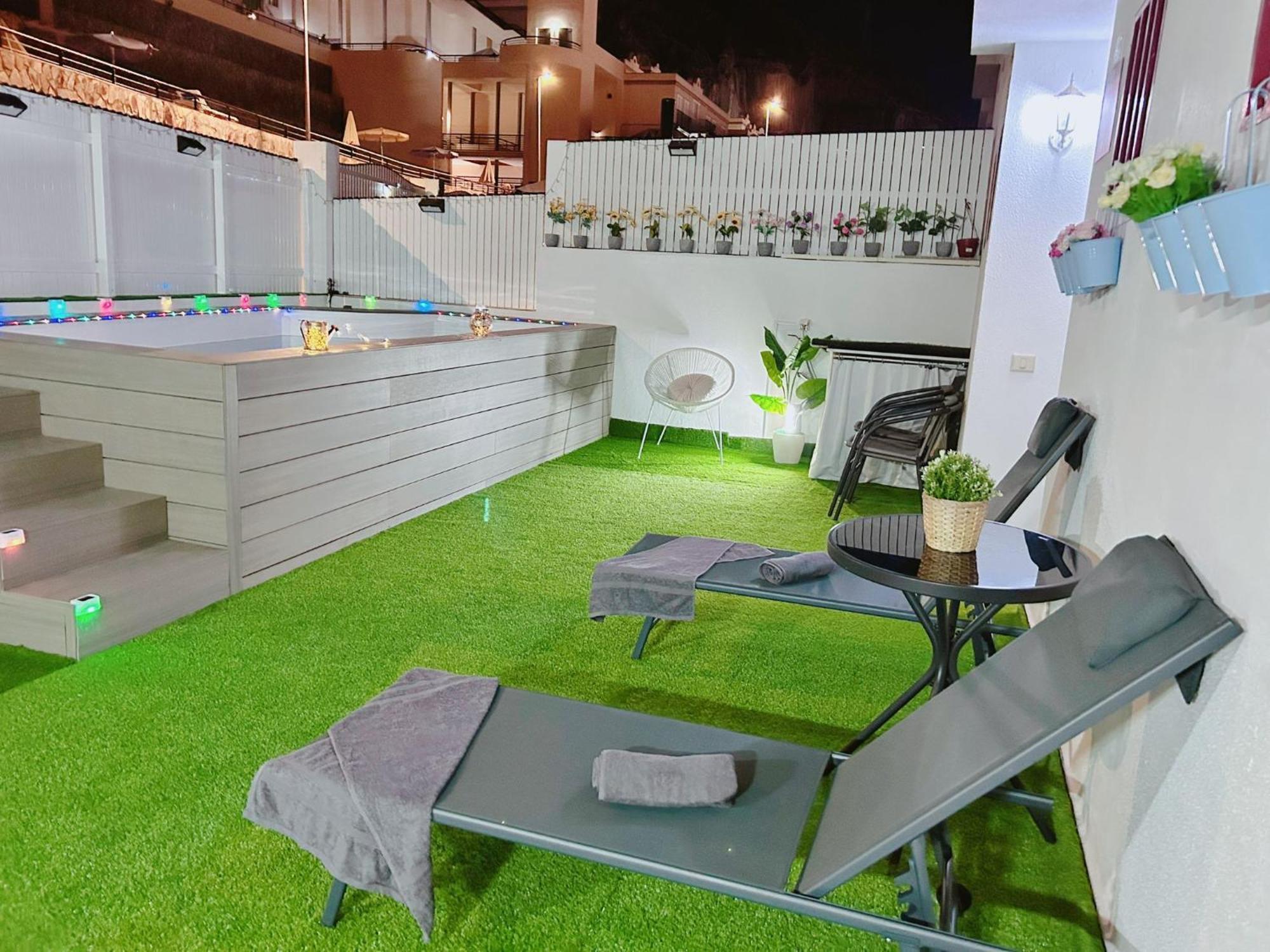 Big Villa Puerto Rico Streetfront With Private Saltwater Jacuzzi Pool, Bbq, Kitchen & 3 Terraces Near Shopping Center プエルトリコ エクステリア 写真