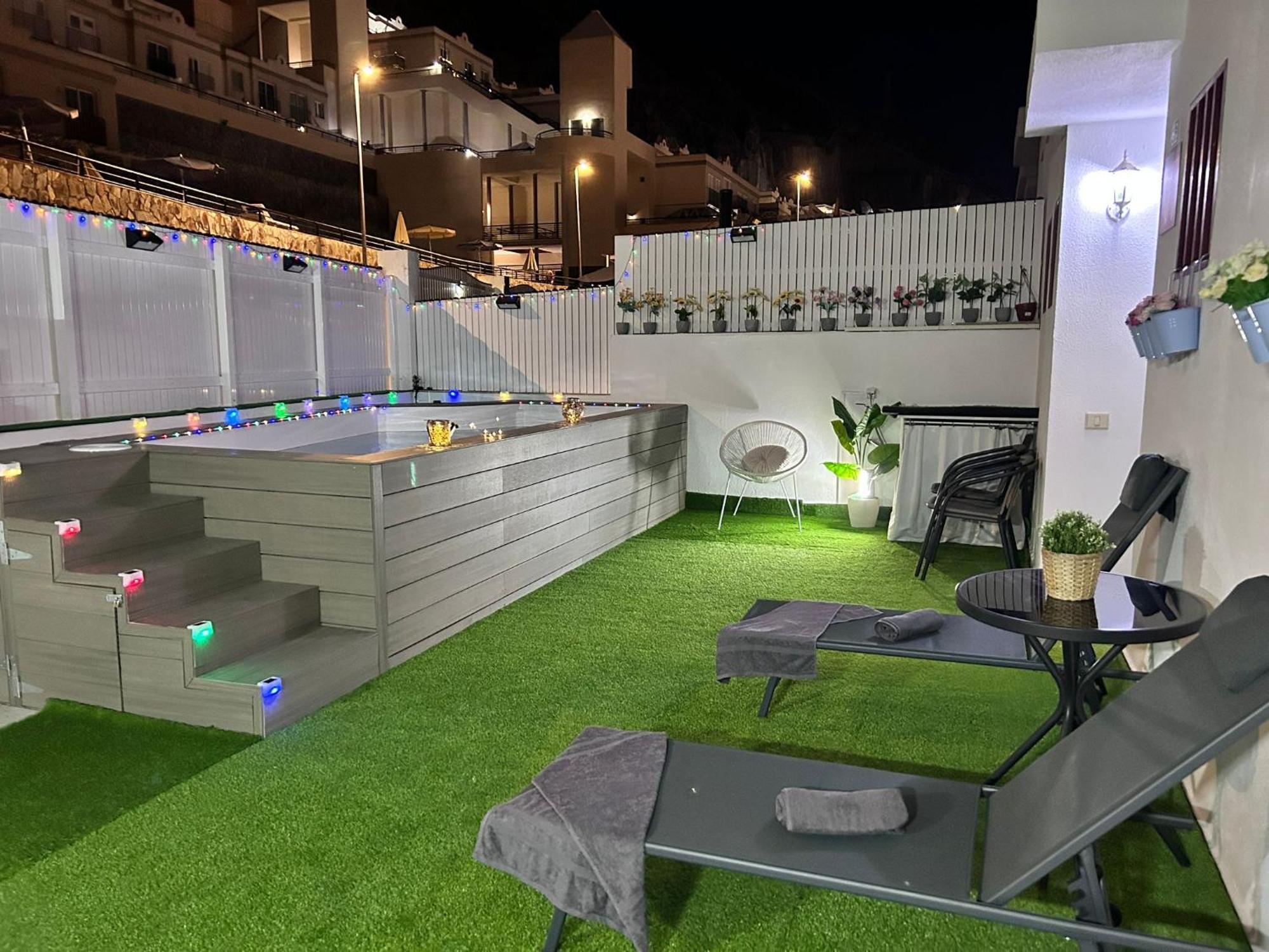 Big Villa Puerto Rico Streetfront With Private Saltwater Jacuzzi Pool, Bbq, Kitchen & 3 Terraces Near Shopping Center プエルトリコ エクステリア 写真